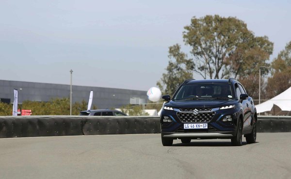 Comment protéger les systèmes de navigation des voitures contre les surtensions?